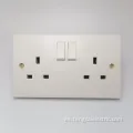 Conector de interruptor de luz de pared eléctrica del Reino Unido